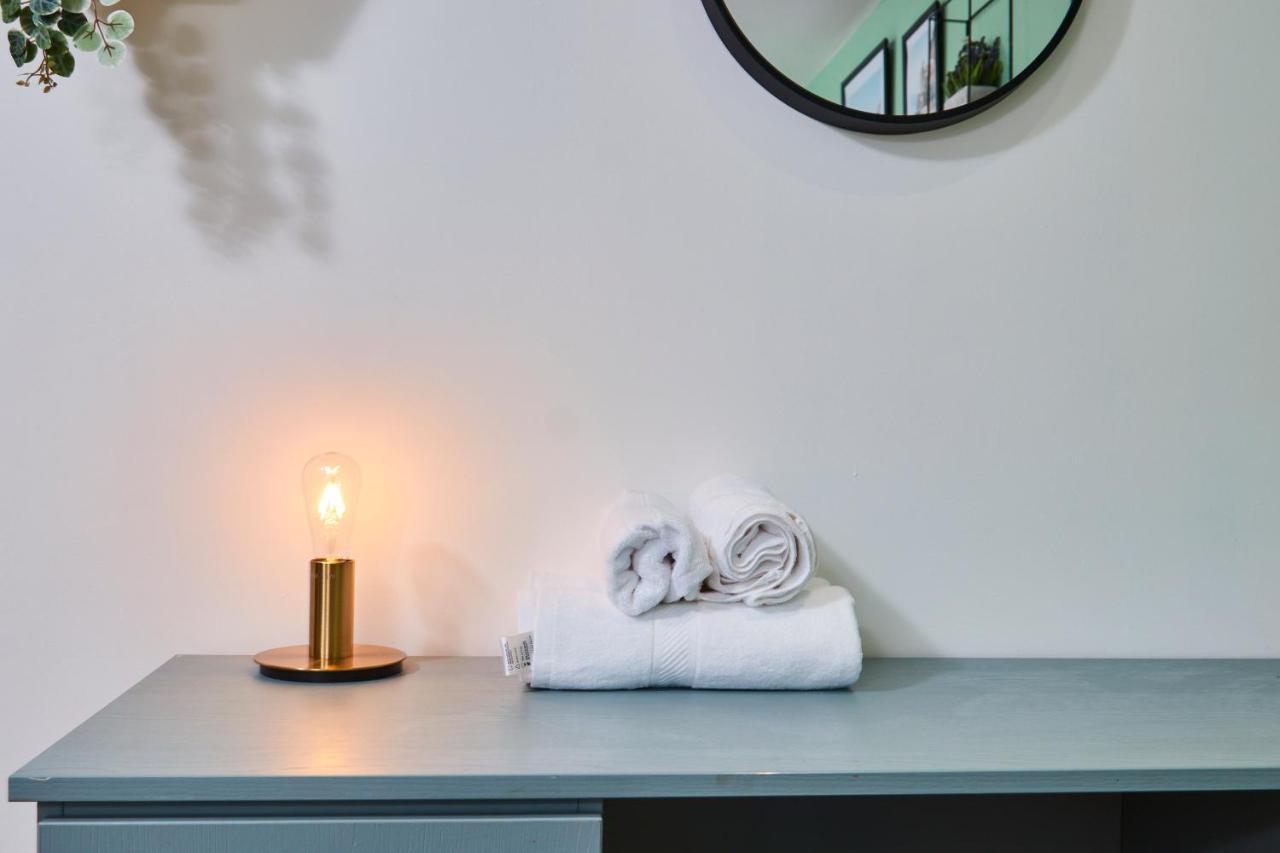 Stunning City Centre 3 Bed, 3 Bath - Sleeps 8! Apartman Leeds  Kültér fotó